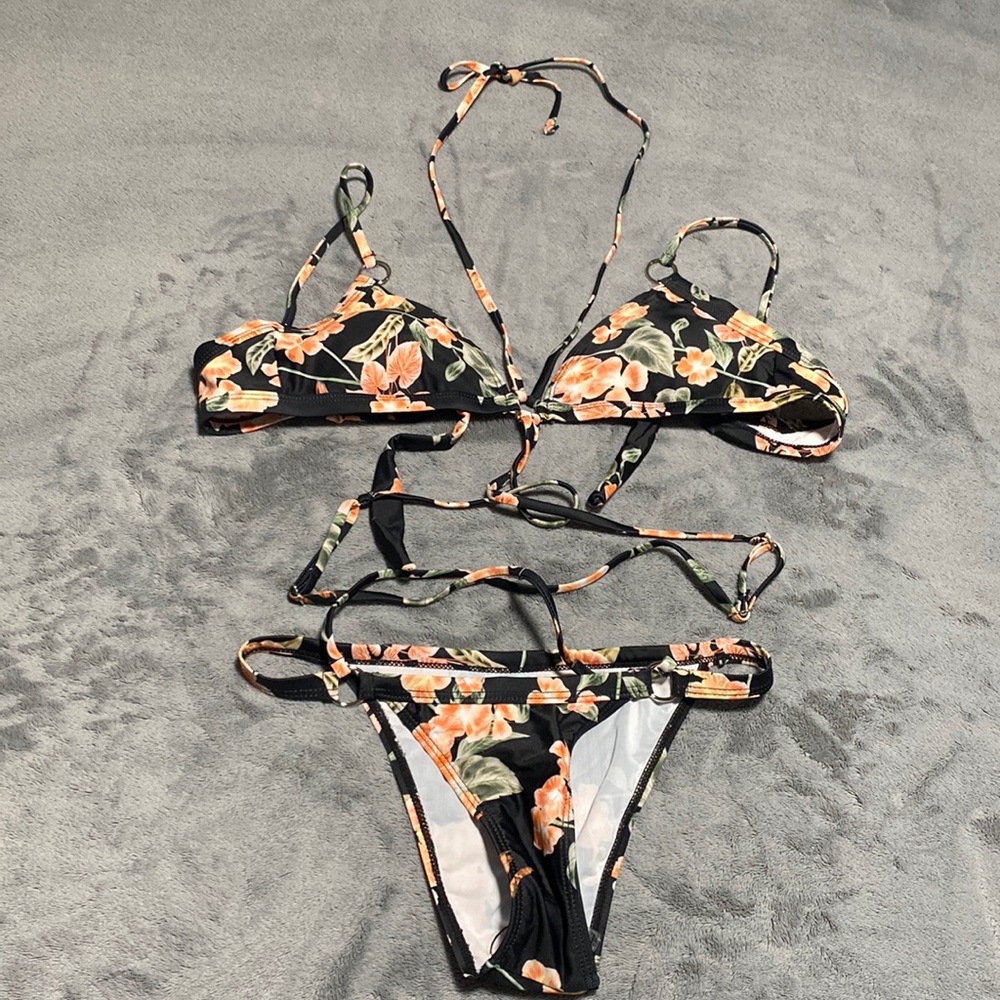 Floral strappy bikini never worn